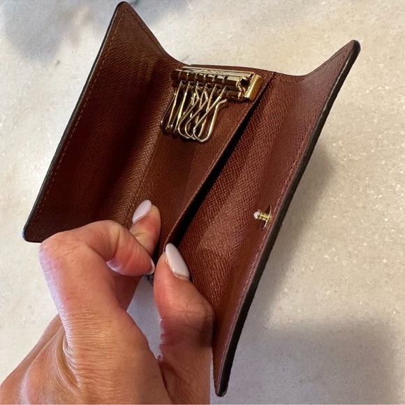 Louis Vuitton 6 Key Holder - Picture 6 of 7